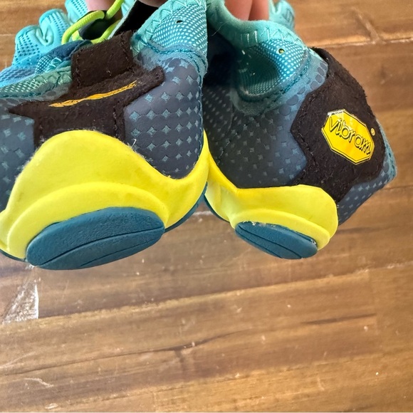 Vibram FiveFingers V-Run Blue and Yellow Shoes - Picture 4 of 10